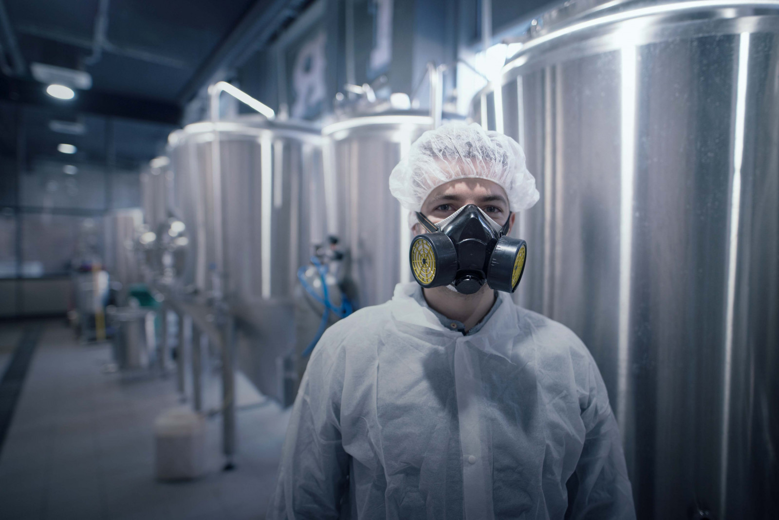 Безопасные методы и приемы выполнения работ при воздействии вредных и (или) опасных производственных факторов, источников опасности, идентифицированных в рамках специальной оценки условий труда и оценки профессиональных рисков | Обучение, аттестация, лицензирование