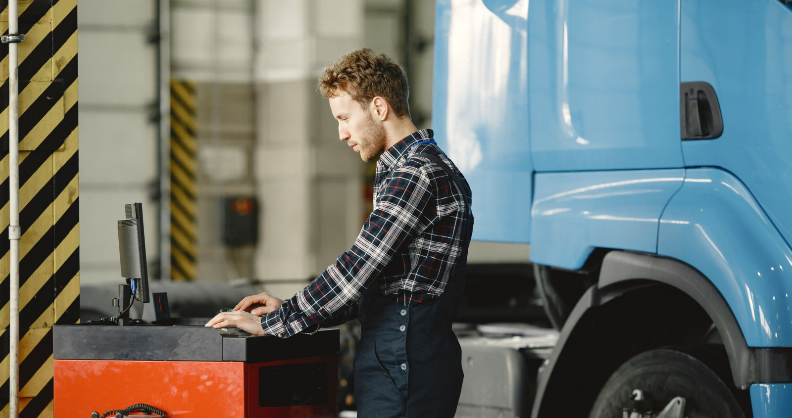 Консультант по вопросам безопасности перевозки опасных грузов автомобильным транспортом в области международных автомобильных перевозок | Обучение, аттестация, лицензирование