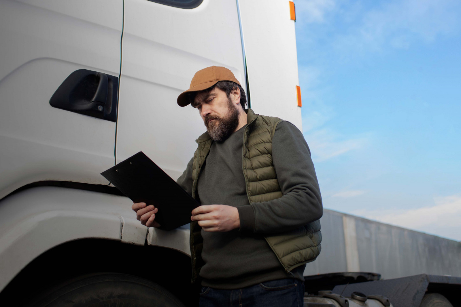 Подготовка к аттестации водителей автотранспортных средств, перевозящих опасные грузы, и кандидатов в консультанты по вопросам безопасности перевозки опасных грузов автомобильным транспортом (ДОПОГ) | Обучение, аттестация, лицензирование