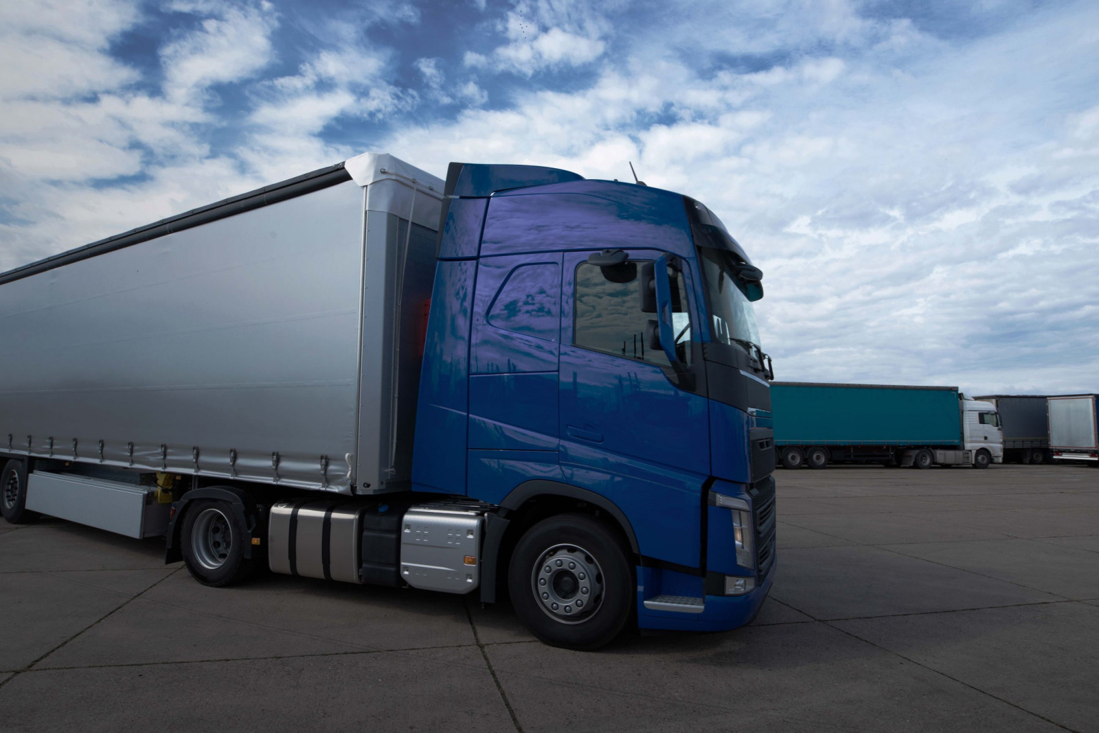 Обучение водителей, осуществляющих перевозки опасных грузов в соответствии с Соглашением о международной дорожной перевозке опасных грузов (имеющих действующее свидетельство ДОПОГ) (специализированный курс по перевозке веществ и изделий класса 7) | Обучение, аттестация, лицензирование